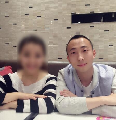 冯巩32岁儿子冯开诚近照曝光 与爸爸越长越像