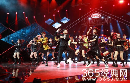 王力宏为网红感动落泪 鸟叔大张伟同台飙舞