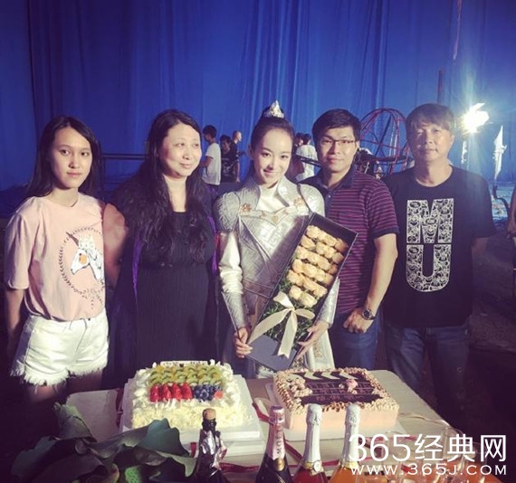 宋茜《上古情歌》杀青 古装发际线高