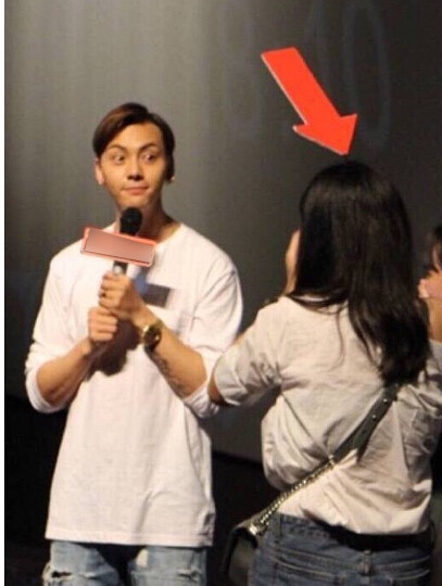 女粉丝成功吸引陈伟霆！ 因为她有特殊“武器”