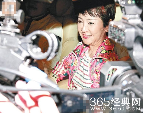 谢霆锋亲自下厨贺谢贤80大寿 网友赞孝顺