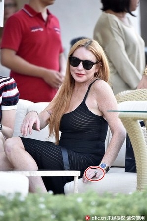 林赛罗韩被未婚夫劈腿？求婚戒还戴在手上