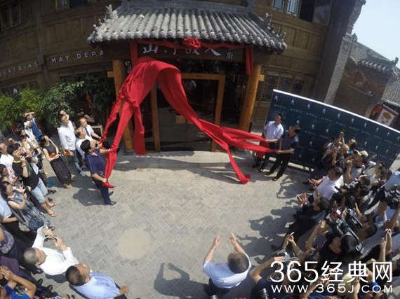 贾樟柯真的开面馆了！收藏《山河》奖杯