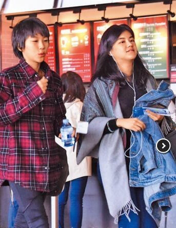 窦靖童承认出柜 恋上Angelababy服装设计师