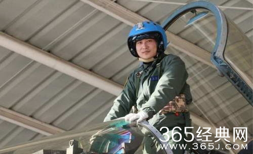 歼15飞行员张超牺牲细节公开：全程只有4.4秒