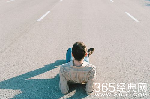 无论过去发生什么，最好的总是尚未到来。