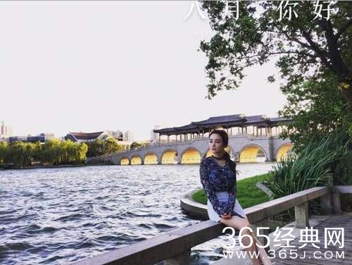 李小璐晒河边美照 网友：只看到了大长腿