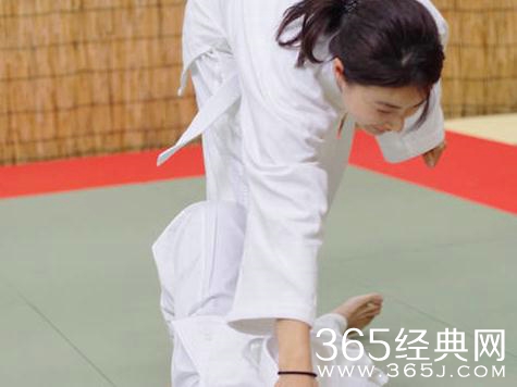 郭晶晶与霍启刚对打 放倒老公毫不费力