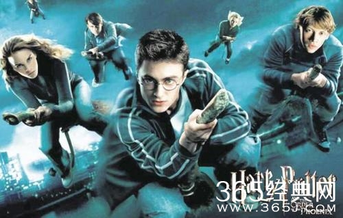 哈利波特系列新书全球发售 书迷翘首以待