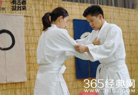 郭晶晶与霍启刚对打 放倒老公毫不费力