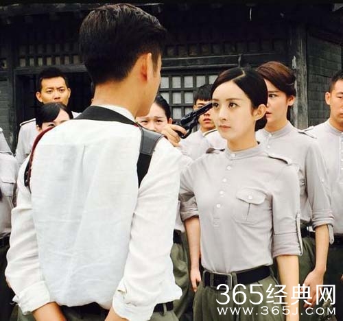 别被赵丽颖的包子脸骗了 这个吃货是个“小腰精”