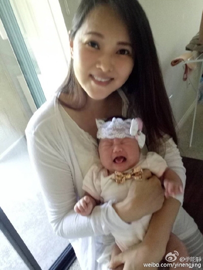 伊能静晒女儿满月照 小米粒不配合妈妈合照大哭