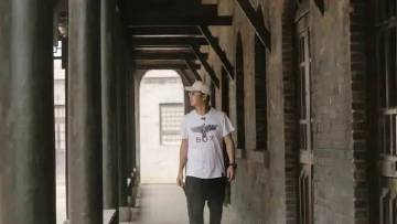 30岁默默无闻 40岁大红大紫 这个丑男为什么一夜爆红