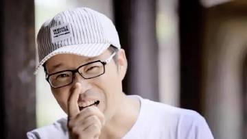 30岁默默无闻 40岁大红大紫 这个丑男为什么一夜爆红