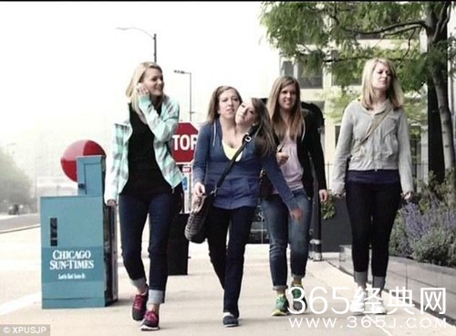 罕见“双头姐妹”共享一个身体 如今已大学毕业