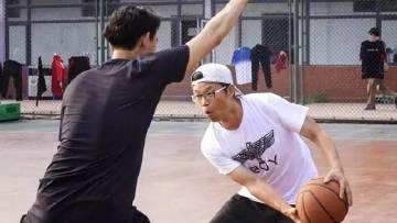 30岁默默无闻 40岁大红大紫 这个丑男为什么一夜爆红