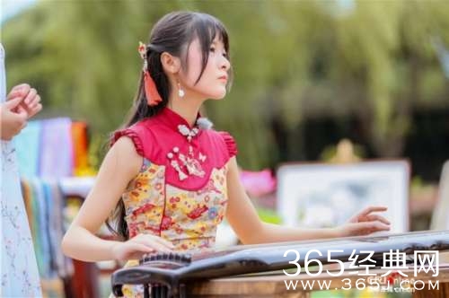 红裙徐娇古风十足录制《我们来了》