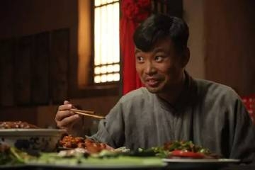 30岁默默无闻 40岁大红大紫 这个丑男为什么一夜爆红