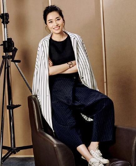 张艺谋女儿独扛大旗 执导电影《28岁未成年》