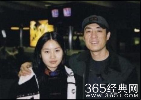 张艺谋女儿独扛大旗 执导电影《28岁未成年》