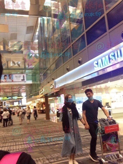 吴奇隆刘诗诗去新加坡过七夕节 街头牵手超浪漫