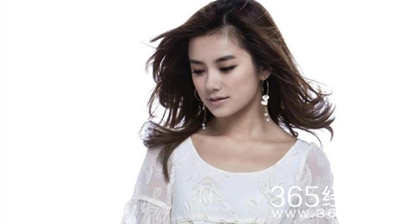 365星辰8月4日：微笑野百合朱丹