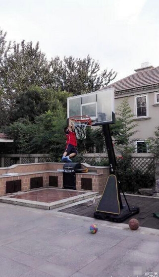 田亮家中内景曝光 网友：您家真大