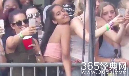 奥巴马长女音乐节跳贴身热舞 一改乖乖女形象