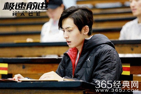 《极速前进》张哲瀚备战撞伤脸 血流不止缝7针