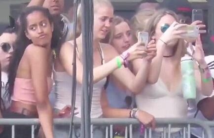 奥巴马长女音乐节跳贴身热舞 一改乖乖女形象