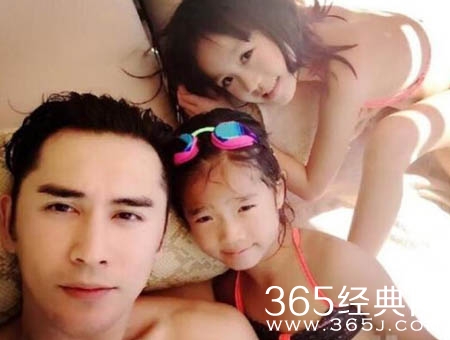 钟丽缇一家海外度假 小12岁男友和女儿关系融洽