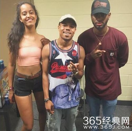 奥巴马长女音乐节跳贴身热舞 一改乖乖女形象