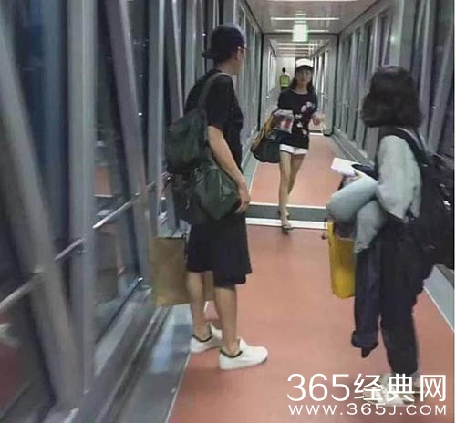 台媒曝胡歌携神秘女参加霍如婚礼好事将近
