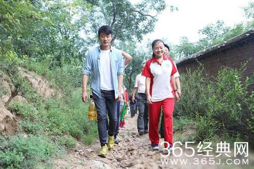 佟大为资助贫困生 坚持公益获赞“最帅佟哥哥”