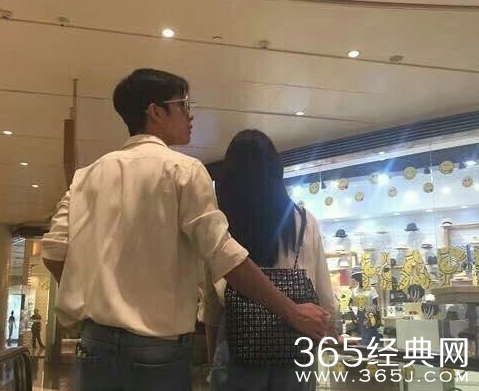 倪妮井柏然情侣装逛街 网友：宣传期爱情