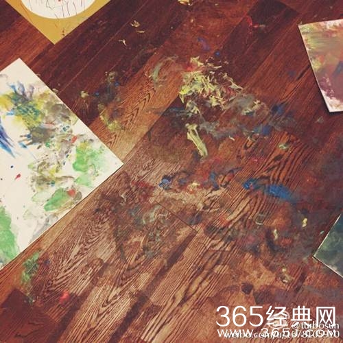 邓超带娃玩颜料惨不忍睹 孙俪擦地一小时