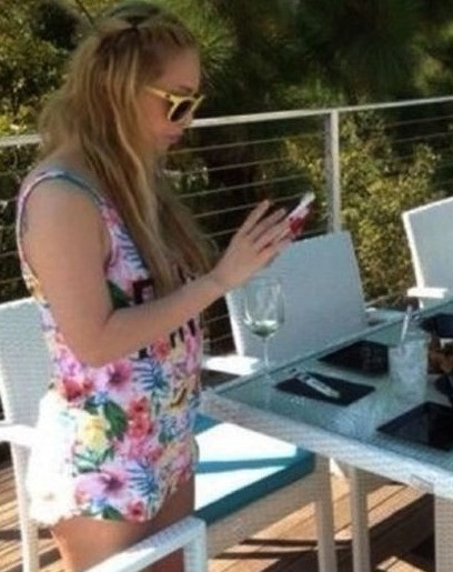 滨崎步怒甩肥肉 穿火辣比基尼大秀水蛇腰