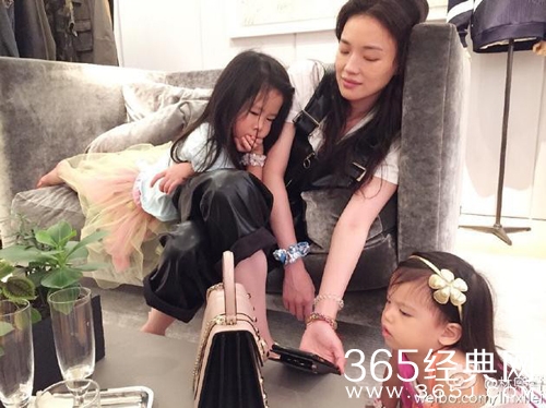 舒淇帮林熙蕾带娃累趴 网友：自己还是孩子