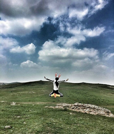 裤子穿反了么 赵丽颖晒照为奥运健儿加油