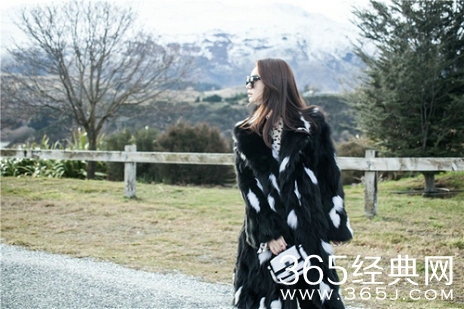 戚薇全新街拍曝光 冷艳孤傲女王范十足