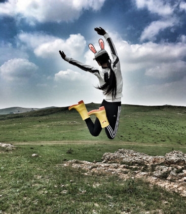 裤子穿反了么 赵丽颖晒照为奥运健儿加油