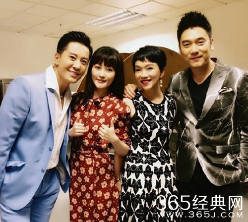 毛宁金海心合照 加起来两百岁看着像20岁