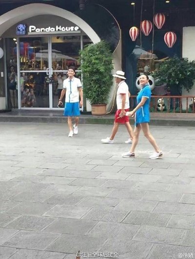 徐娇晒刘嘉玲搞笑照片：总是谜之杜甫同款