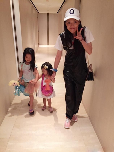 舒淇帮林熙蕾带娃累趴 网友：自己还是孩子
