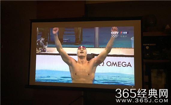 李易峰为孙杨加油：1500米给霍顿一记耳光