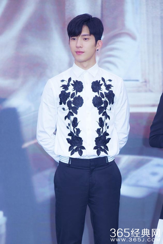 井柏然自称觉得自己离演员又近了一步