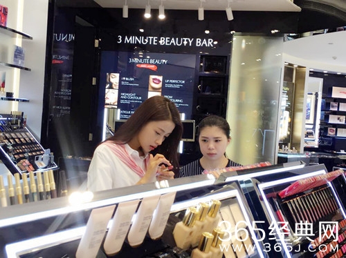 孙怡获粉丝告白 七夕与大家亲密互动