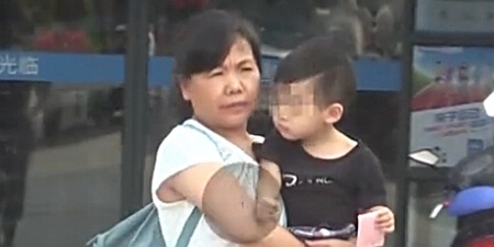 韩寒二胎儿子疑曝光 和女儿小野眉眼相似