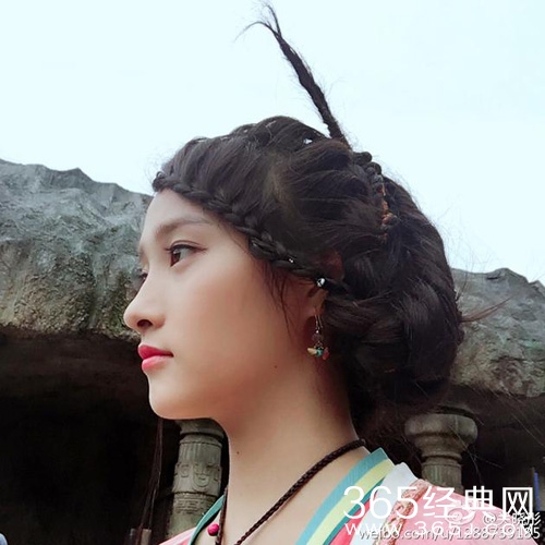 关晓彤片场变天线宝宝 古装侧颜清纯