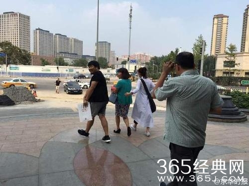 宋冬野七夕节与女友领证结婚 春光满面